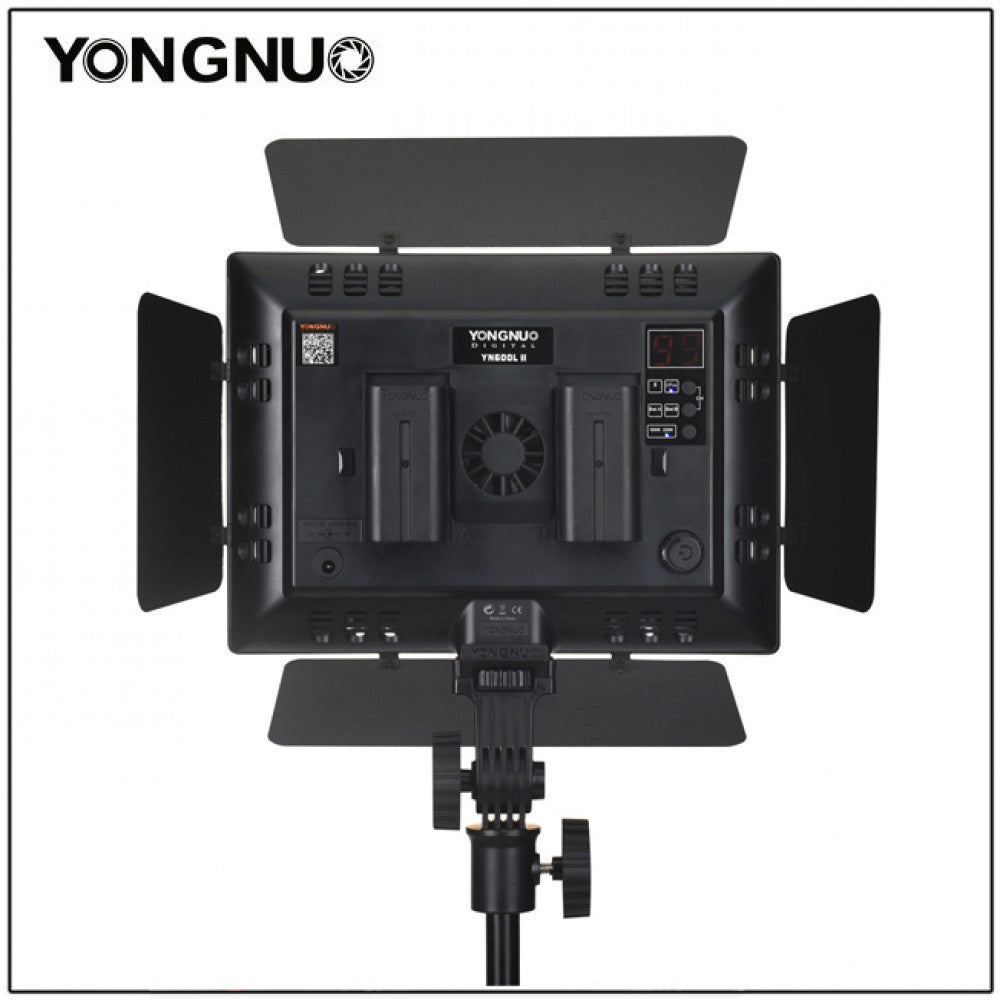 LED video light — Yongnuo YN600L II (battery kit + battery charger)
