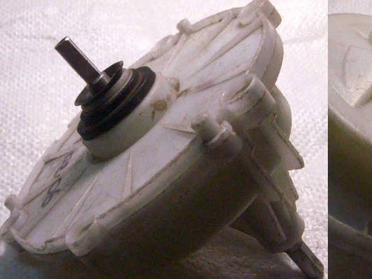 Washing machine gearbox with square on both sides (offset shafts)