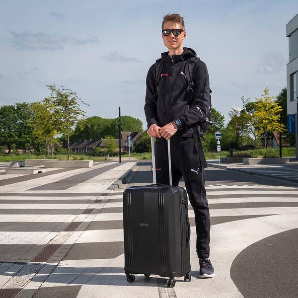 Suitcase Epic Airwave VTT SL (M) Black Star