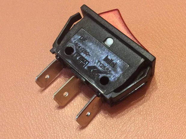 одинарная 3 клеммы 16А 250V светодиод Турция