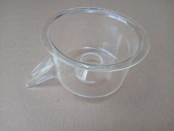 The bowl and spout contains the capacity of the citrus juicer Macap P200, P202 series. C0007S810