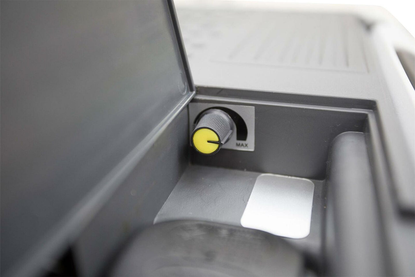 Vango E-Pinnacle 40L Deep Grey Car Refrigerator (ACREPINNAD3CRE7)