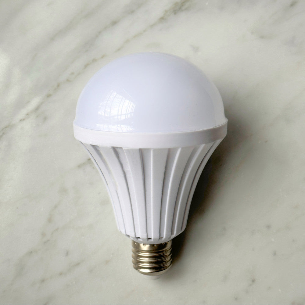 LED Lamp 9 Watt with battery (autonomous operation up to 12 hours)