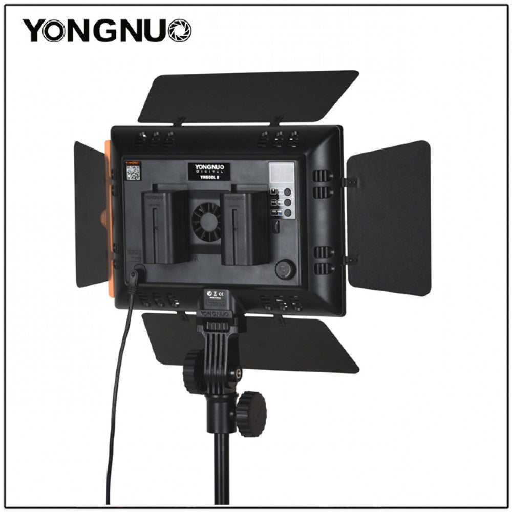 LED video light — Yongnuo YN600L II (battery kit + battery charger)