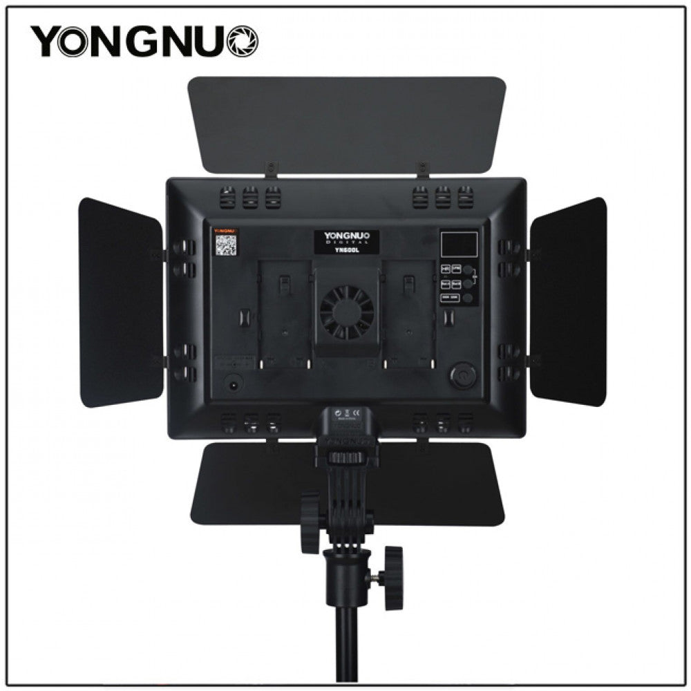 LED video light — Yongnuo YN600L (battery kit + battery charger)