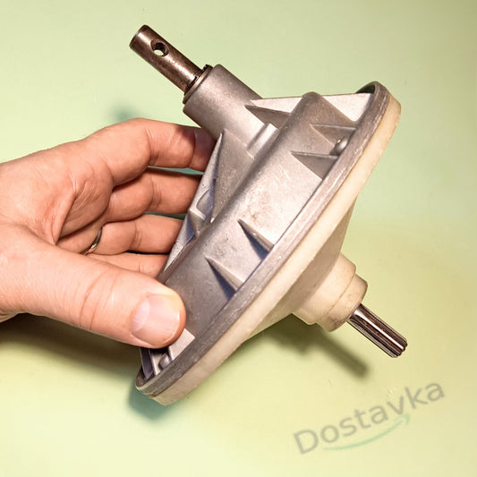 Semi-automatic washing machine gearbox with a 30 mm offset shaft for a bolt