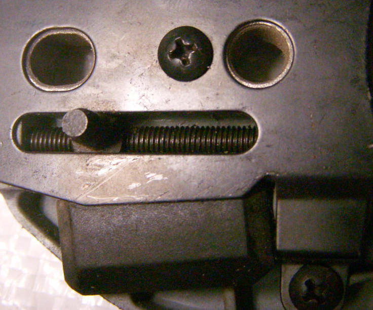 Electric chain saw tensioner assembly with cover Rebir