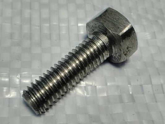 левый болт 8 мм