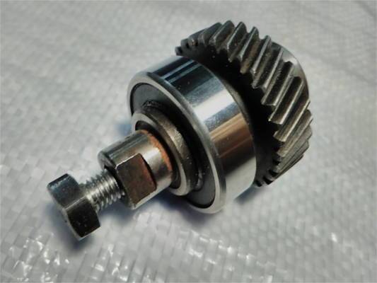 левый болт 8 мм