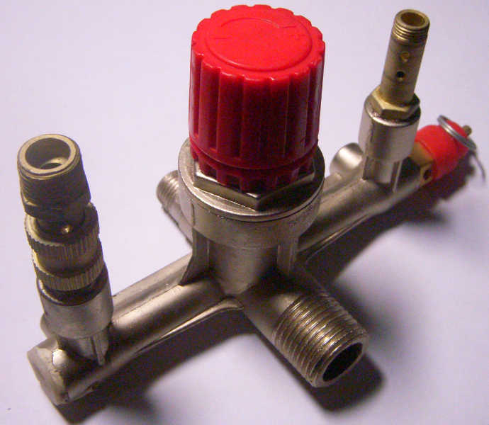 Compressor tap INTERTOOL PT-0011 with check valve and adapters – Dostavka