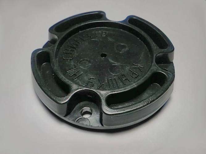 Нижняя пластиковая крышка