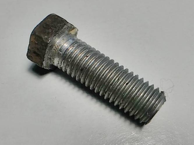 левый болт 10 мм