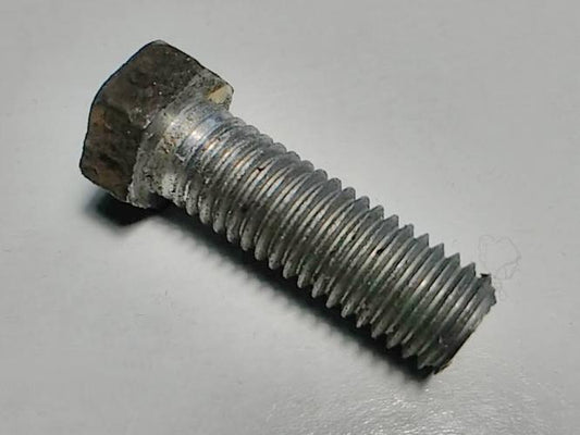 левый болт 10 мм